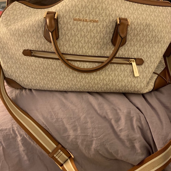 MICHAE KORS TRAVELERS DUFFLE - AUTHENTIC - Picture 2 of 3